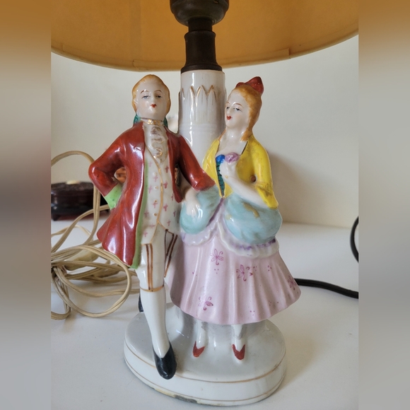 Set of two antique lamps with original shades. - Picture 2 of 3